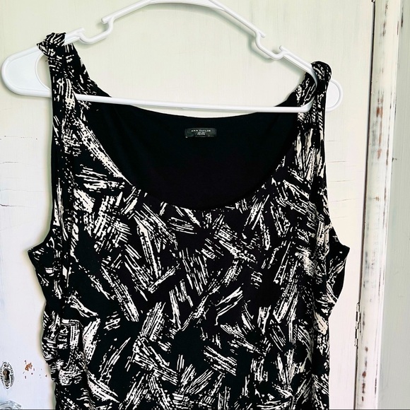 Ann Taylor Black & White Sheath Dress Sleeveless Scoop Neck Ruching Petite 8 - Picture 3 of 12